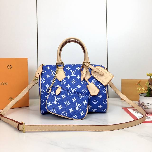 M24424,M24423 M24443本款 Speedy P80 BandoulièRe 25 Monogram Leather 手袋选用柔软牛皮革，以 Mo