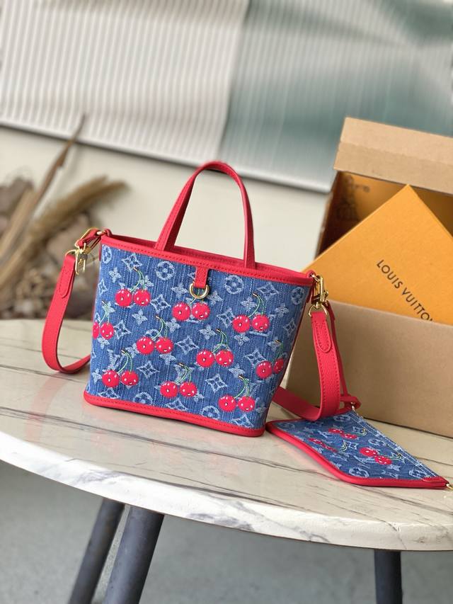 代购级免税版 M14997 本款Neverfull Inside Out Bb手袋出自路易威登×村上隆跨界合作系列，为Monogram丹宁布包身勾勒明丽牛皮革饰