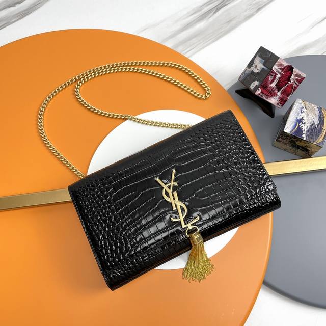 24# 原单 黑色 金扣 +Kate鳄鱼纹来袭 堪比真正的鳄鱼皮哦！背出去都被看成是鳄鱼皮呢 注意哦，正品黑色鳄鱼配金色五金哦，其它颜色全部配白钢五金哈 完全根