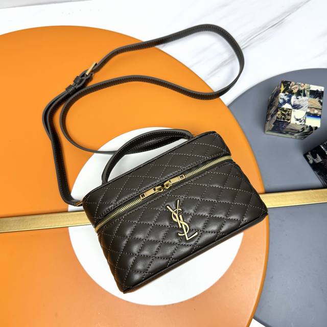 精品原厂皮 Y家24新款Rose同款Mini Gaby Saint Laurent 新款Mini Gaby 手袋双拉链设计方便开合，大隔层容纳手机、小钱包以及卡