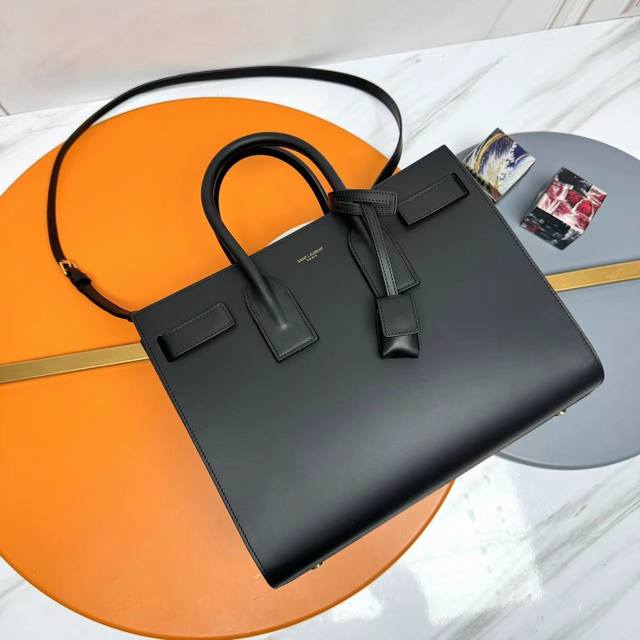 Sac De Jour 经典风琴包平纹黑色32Cm_最合适的尺寸！配有长肩带！含有一个中间拉链隔层！巨大的容量就怕你没东西放而已了_永不过时的款式_用几十年都那