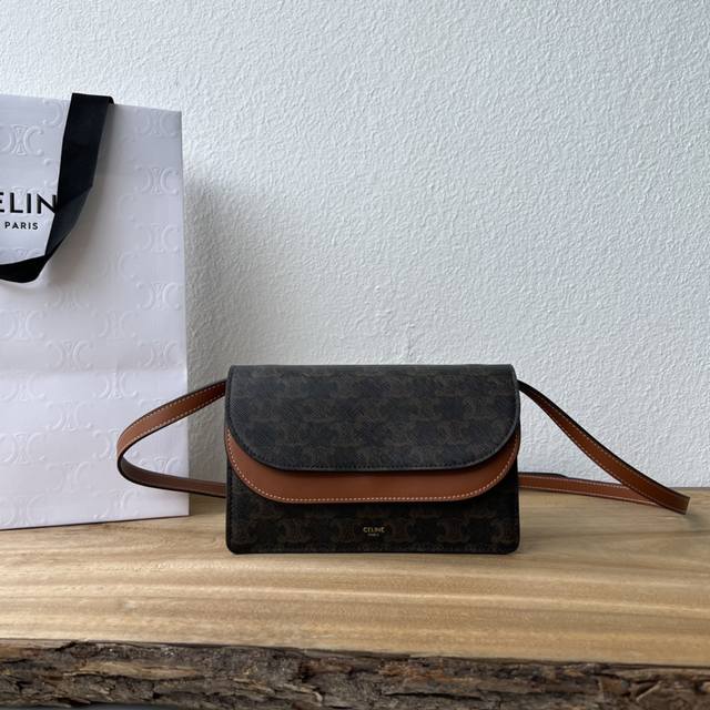 最新推出‘老花’斜挎多层小包#按扣多层功能 三一#内袋、8个卡槽 隔一层是拉链口袋完全突破经典款式小包的使用性#实用性超强 多层隔层更是不同用处、 既有卡位也有