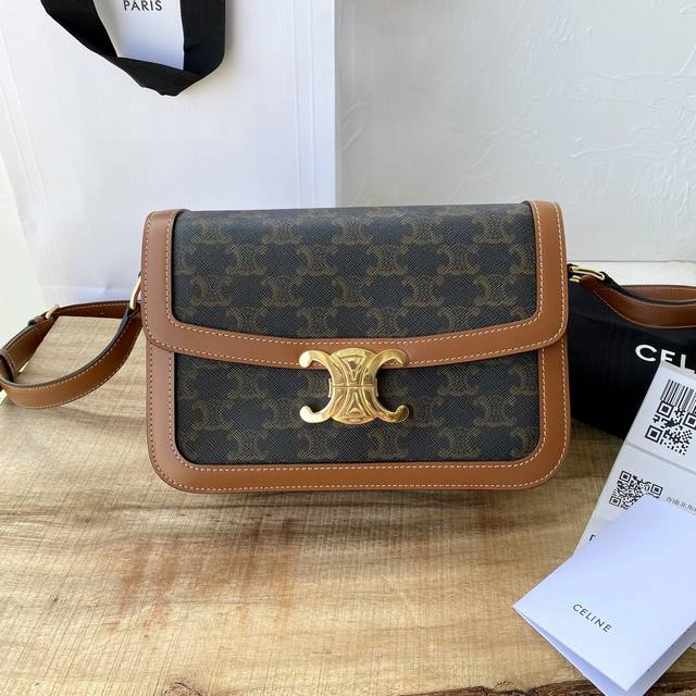 顶级升级版全钢五金 专柜同步最新版本现货已出Triomphe Celine限量款 凯旋门 对历史创新突破传统全新Logo升级 再次重塑经典包扣精致设计 很符合时 顶级升级版全钢五金 专柜同步最新版本现货已出Triomphe Celine限量款 凯旋门 对历史创新突破传统全新Logo升级 再次重塑经典包扣精致设计 很符合时