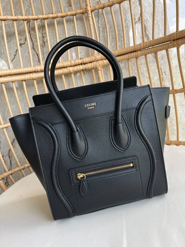 30Cm中号 ,30Cm大号 钻石纹 CELINE 笑脸包 原版牛皮 经典之作!号称最能展现职业女性的特质,以精致和时尚闻名,独特的笑脸包身设计,不仅体现小女人 30Cm中号 ,30Cm大号 钻石纹 CELINE 笑脸包 原版牛皮 经典之作!号称最能展现职业女性的特质,以精致和时尚闻名,独特的笑脸包身设计,不仅体现小女人