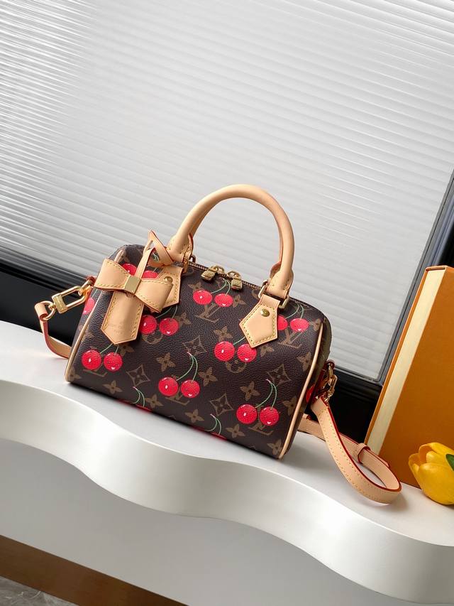 动态163C芯片 顶级原单加强版 M13094樱桃 本款 Speedy BandoulièRe 手袋取材经典 Monogram 涂层帆布，以路易威登 X 村上隆