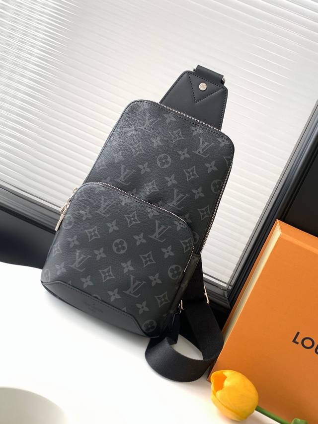 动态163C芯片 顶级原单加强版 N41719黑花 顶级原单 变码芯片 胸包系列 Avenue 单肩包 此款Damier Graphite帆布面料的单肩包是都市