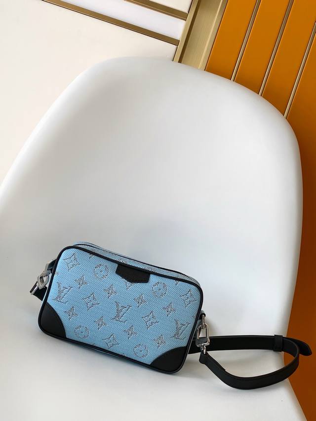 M14684蓝色 14253黑花顶级原单 动态变码 M14058老花TrocadéRo 迷你手袋采用 Monogram 帆布材质、复古牛皮革镶边及加固前包角，向