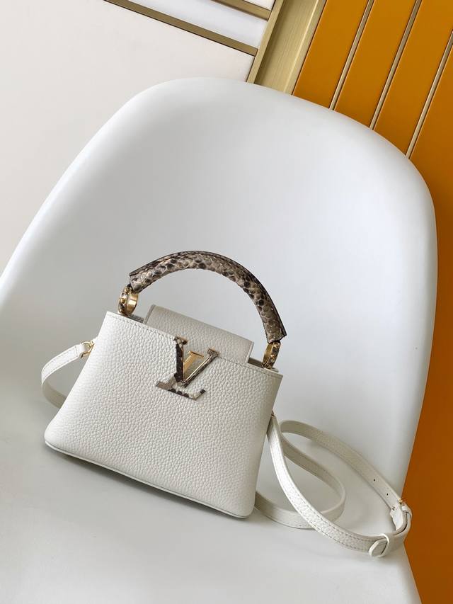 N85515白色 N85514黑色 特级原厂 动态163 夏季款 Capucines 迷你手袋取材 Taurillon 牛皮革，再以华美蟒蛇皮革包裹手柄及 Lv