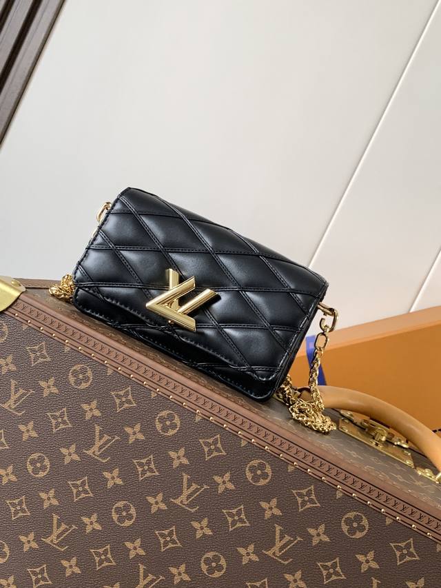 顶级原单，变码芯片M13139黑色 M13841棕色 顶级 动态163 Wallet On Chain Go-14 手袋选用华美绗缝羊皮革延续品牌标志性笔触，以