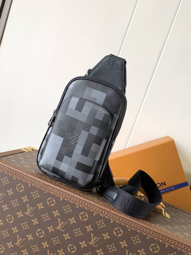 M14953 顶级原单 变码芯片163C 本款胸包系列 Avenue 单肩包取材 Pharrell Williams 焕新演绎的 Damoflage Black