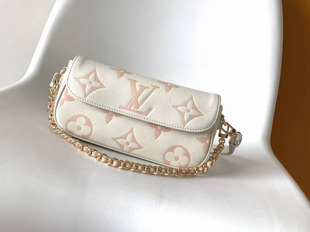 调价变码芯片83026渲染粉 82210米白 82154黑色 82211灰色 82653盯盯黑 81911老花 83091白花 顶级原单 本款 Wallet O