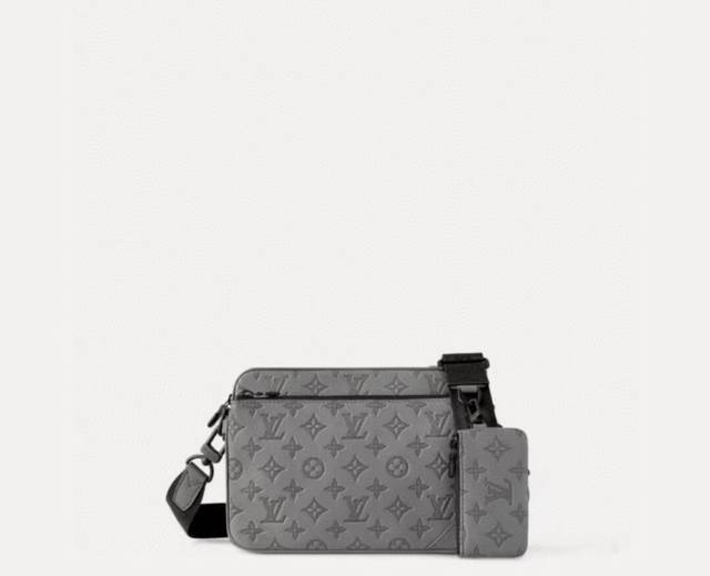 顶级原单 独家实拍 M46603灰色 M46602黑色 M46604蓝 本款 Trio 邮差包取材 Monogram 压纹牛皮革，拉链前袋和肩带处的小号零钱包均