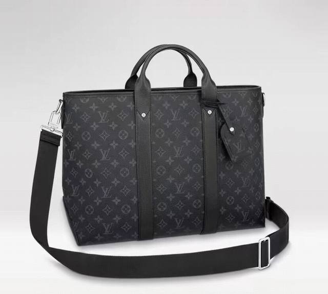 顶级原单M30937 本款 Weekend Tote 手袋取材 Monogram 帆布和 Taga 皮革,以皮革侧带和可拆卸名牌再度提升品牌辨识度。手柄和可拆卸 顶级原单M30937 本款 Weekend Tote 手袋取材 Monogram 帆布和 Taga 皮革,以皮革侧带和可拆卸名牌再度提升品牌辨识度。手柄和可拆卸