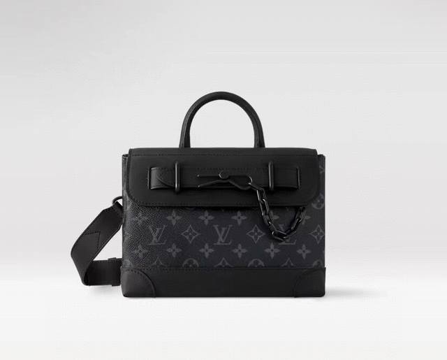顶级原单 M46953 本款Steamer小号手袋结合摩登巧思和传统元素，向路易威登的Steamer行李箱采灵感。为Monogram Edlipse帆布点硬箱风