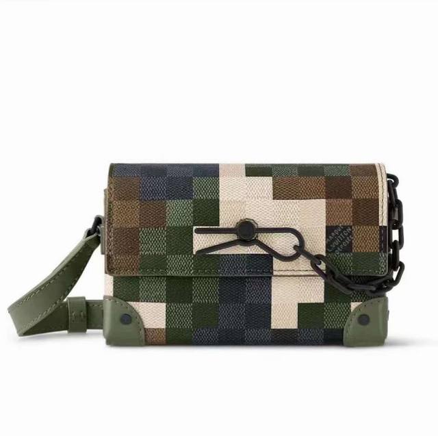 变码芯片 顶级原单 M83172 本款 Steamer 迷你手袋取材 Monogram Eclipse 帆布，向路易威登 Steamer 硬箱汲取链条和饰针元素