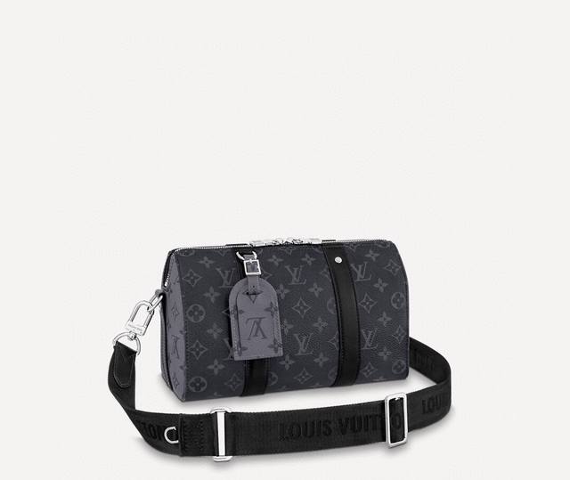 163C01 芯片 M45936 Keepal 旅行袋浓缩经典构型，成就此款潮流都市手袋。侧面设计趣味呈现翻转效果 Monogram 图案，巧妙呼应 2018