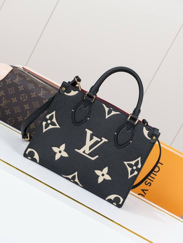 动态163C01芯片 M45659黑丝印25 顶级原单 独家背景实拍 本款 Onthego 小号托特包向诞生于 1968 年的 Sac Plat 手袋汲取灵感，