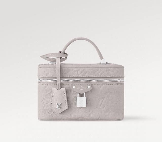 顶级原单,变码芯片 M13593芋灰色本款 Vanity Chain Pouch 手袋为经典 Monogram Empreinte 皮革渲染潮流色彩,再以 Lv 顶级原单,变码芯片 M13593芋灰色本款 Vanity Chain Pouch 手袋为经典 Monogram Empreinte 皮革渲染潮流色彩,再以 Lv