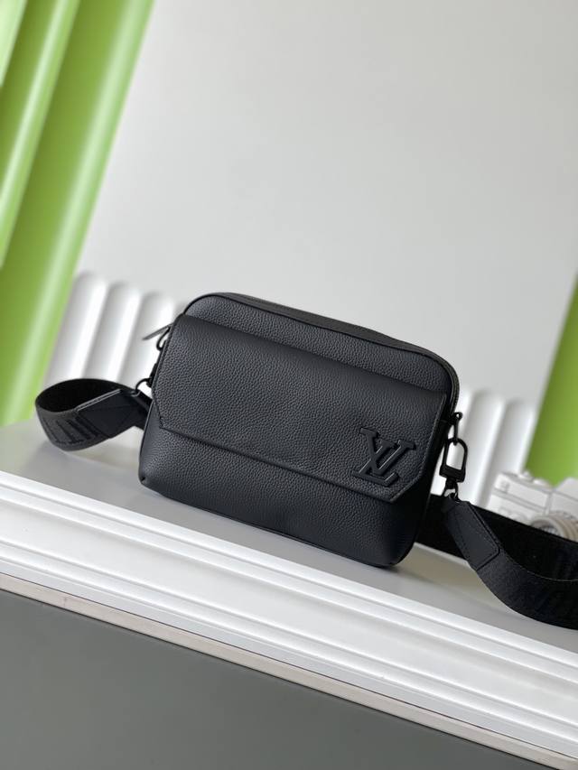 M22482 23.5×18×7Fastline 全皮邮差包 M22482 23.5×18×7Fastline 全皮邮差包