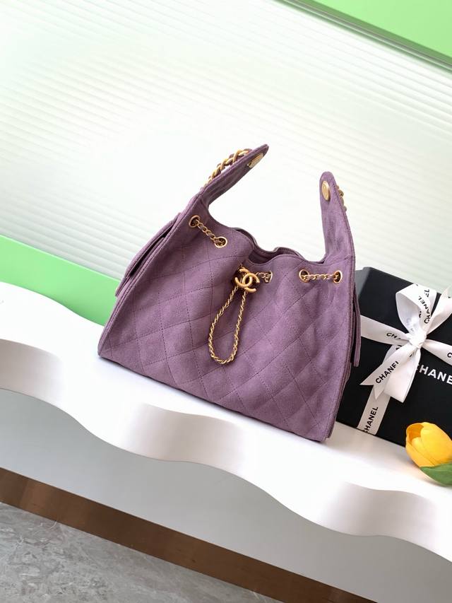 25C磨砂皮嘻哈包香奈儿 Chanel Hobo 腋下包 嬉皮腋下包小号复古金币纽扣抽绳水桶包+菱格纹经典链条设计，高级感十足！日常出行必备，外观精美，质感细腻