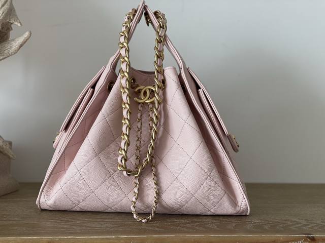 25C牛皮 球纹香奈儿 Chanel Hobo 腋下包 嬉皮腋下包小号复古金币纽扣抽绳水桶包+菱格纹+复古黑金经典链条设计，高级感十足！日常出行必备，外观精美，