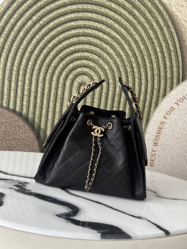 暴款4号回货！25C牛皮 球纹香奈儿 Chanel Hobo 腋下包 嬉皮腋下包小号复古金币纽扣抽绳水桶包+菱格纹+复古黑金经典链条设计，高级感十足！日常出行必