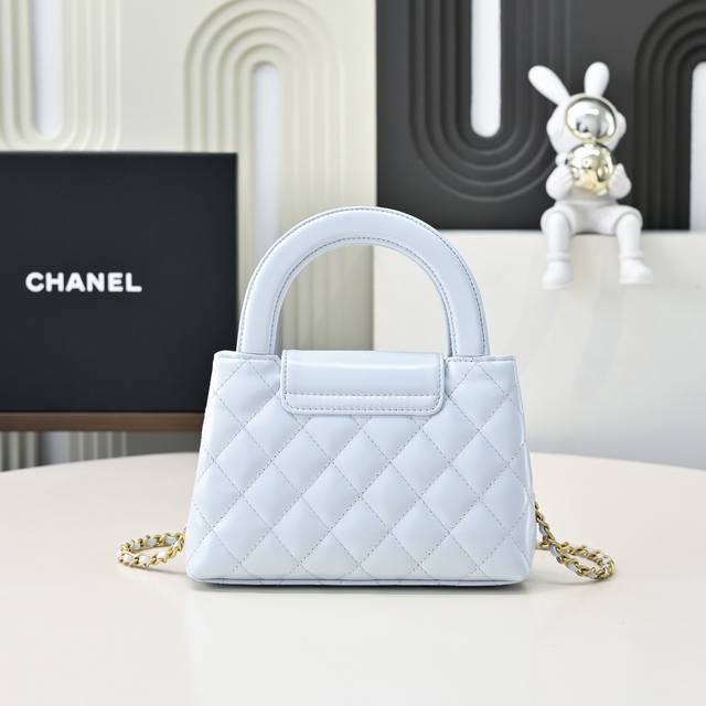 顶级版!24P Kelly 凯莉 马卡龙蓝23K秋冬走秀爆款来袭 不仅衣服 包包也很多设计非常赞的款式,但是,我要说的是包包,真的很绝啊,感觉钱包要按不住了 K 顶级版!24P Kelly 凯莉 马卡龙蓝23K秋冬走秀爆款来袭 不仅衣服 包包也很多设计非常赞的款式,但是,我要说的是包包,真的很绝啊,感觉钱包要按不住了 K