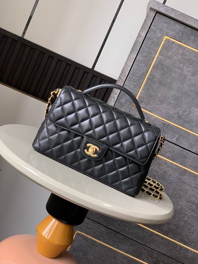 大号5356款号高品质！肉可见 出口产品 Ohanel最新爆款、25P春夏黑金Kelly包，实物真的很美、很复古，包底跟爱马仕Kelly一样有四个底钉，容量很大