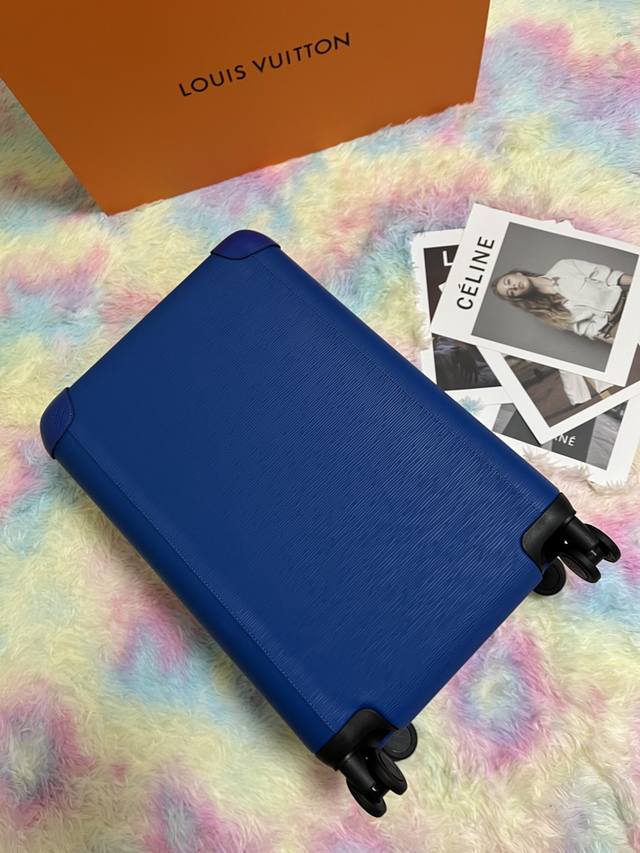 高品质 L.V拉杆箱旅行箱高端货，变色皮，海关锁，万向轮，铝制宽拉杆时尚大气，范冰冰，李晨，吴秀波，大表姐，井柏然明星同款！总有他就是身份的象征！ 系列：经典水