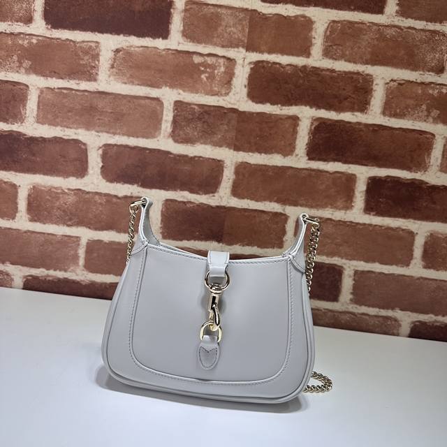 专柜品质，顶级原单货，实物实拍！782889灰色，尺寸：宽19.5X高18X侧宽3.5Cm，