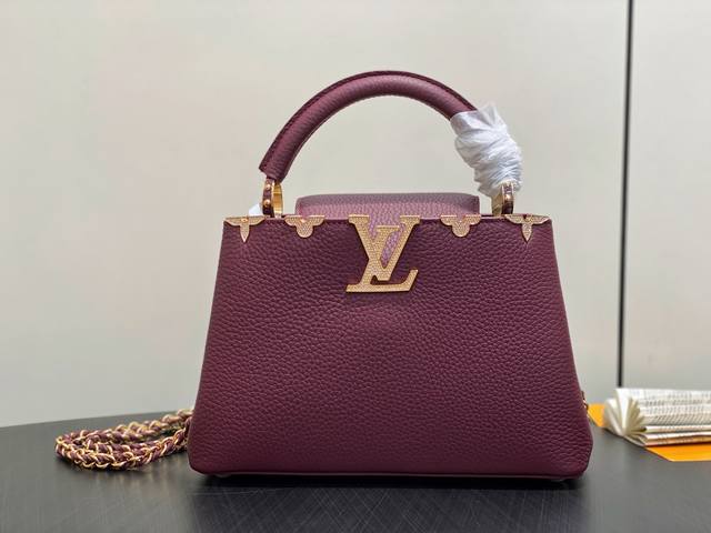 原单精品 M48865酒红拼金钻花冠款 全皮Cap那英款 Capucines Bb手袋 法国进口小牛皮,闪亮的金属饰件,特有的Capucines搭盖既可收入包内