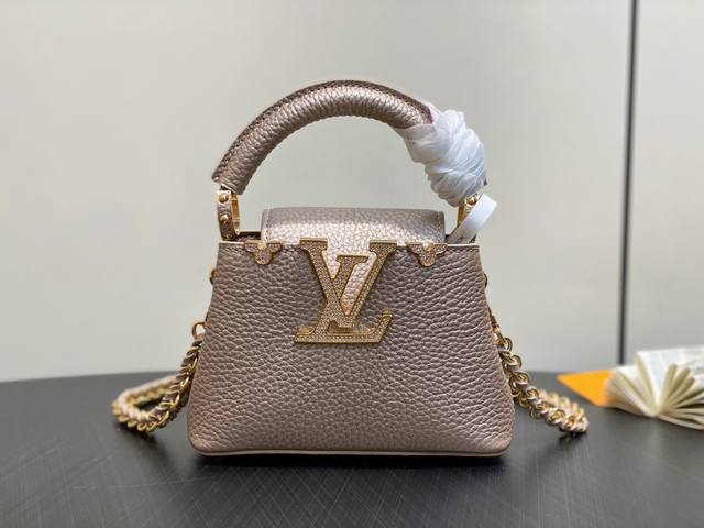 原单精品 M48865珠光拼金钻花冠 全皮Cap那英款 超迷你 Capucines Nano手袋 法国进口小牛皮,闪亮的金属饰件,特有的Capucines搭盖既