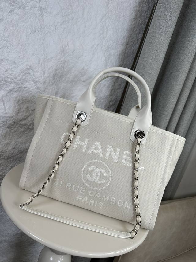 经典沙滩布包新色母子沙滩牛仔帆布包：经典旅游购物袋系列，原版牛皮手柄．妈咪包简易的搭扣设计 ．任何细节对版布料，对版刺绣Logo，品质超赞！超级无敌大容量日常通