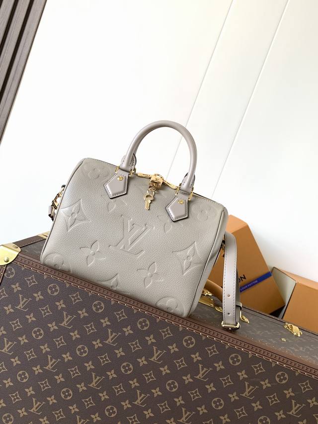 顶级原单，变码芯片M58951黑色 M59273杏色M14043巧克力色这款标志性的Speedy BandoulièRe 25的季节性版本采用了路易威登的Mon