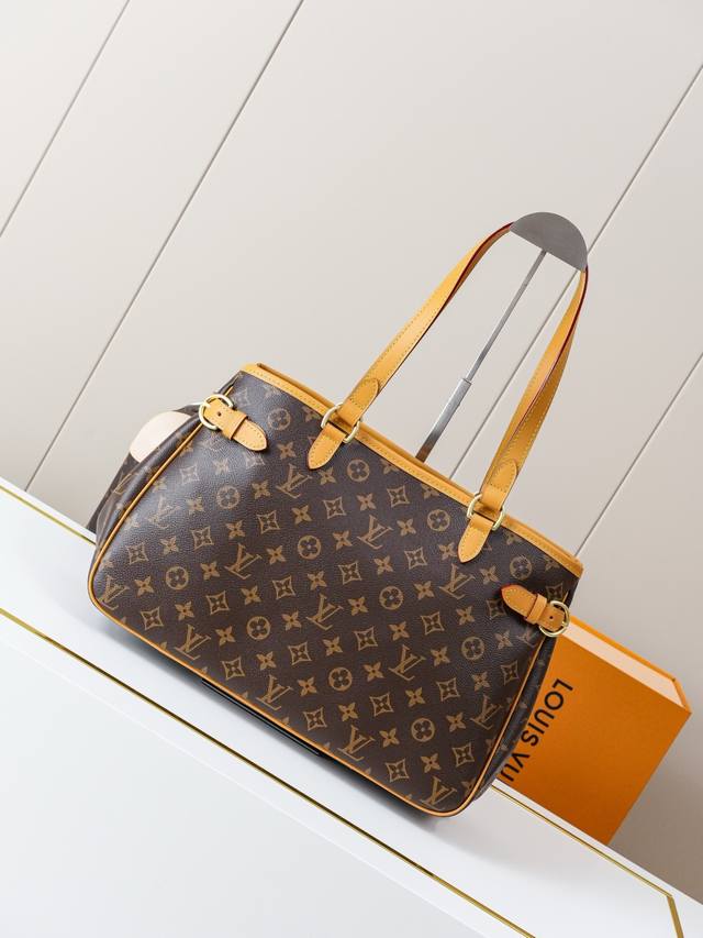 动态163C01芯片 M51154老花大号 顶级原单 独家背景实拍 本款Monogram购物袋，中古单肩托特包 包型非常经典 容量很大 扩容后简直就是是个菜篮子