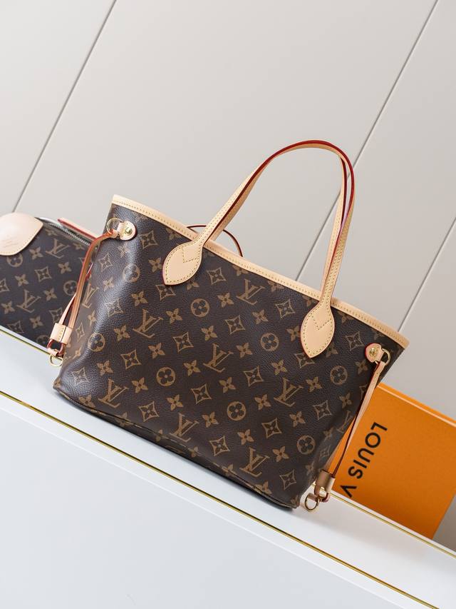 动态163C01芯片 M46979老花杏小号 顶级原单M41000 独家背景实拍 本款 Neverfull 小号托特包为 Monogram 涂层帆布勾勒牛皮革饰