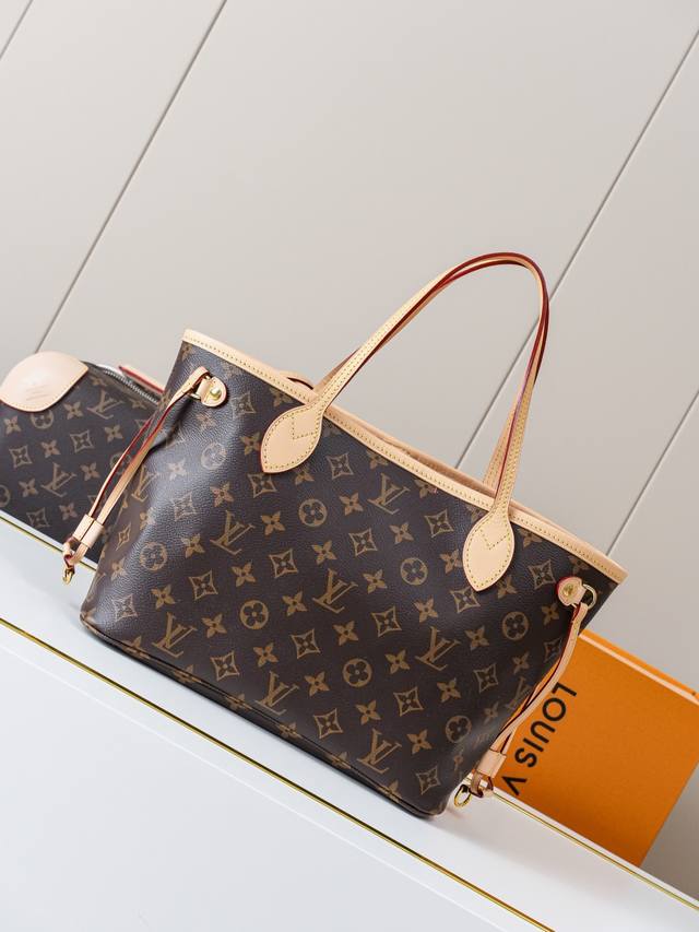 动态163C01芯片 M41000老花玫红小号 顶级原单 独家背景实拍 本款 Neverfull 小号托特包为 Monogram 涂层帆布勾勒牛皮革饰边，于宽敞