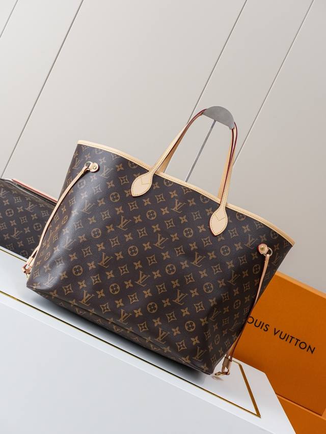 动态163C01芯片 M41180老花玫红大号 顶级原单 独家背景实拍 本款 Neverfull 大号托特包为柔软 Monogram 帆布勾勒牛皮革饰边，于宽敞