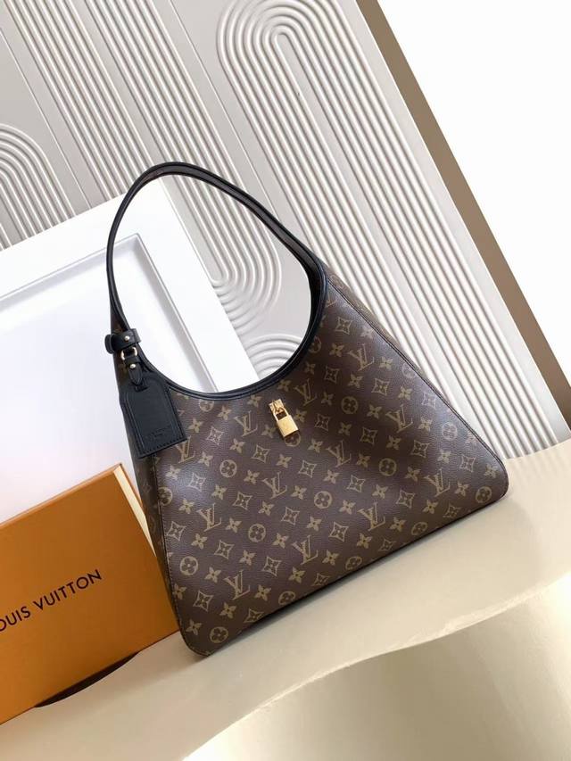 动态163C01芯片 M12941老花 顶级原单 独家背景实拍 路易威登为忙碌的现代生活方式而设计，推出了 Drop Gm手提包 种时尚且多功能的单肩风格，也可