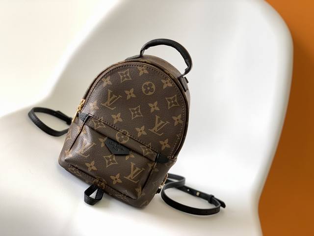 新版本 顶级原单 品质M44873 Mini 背包 Monogram Backpack Mini 双肩包彩色花Nicolas GhesquièRe赋予此款背包惊