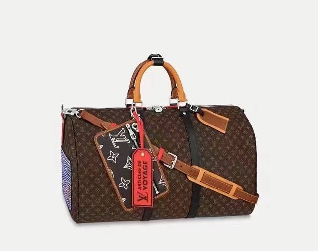 M56855老花小字 M56856黑花小字 顶级原单 Keepall Bandouliere 旅行袋Patchwork 拼贴主题融入此款旅行袋，以潮流视角塑就多