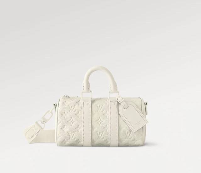 163C01 芯片 顶级原单24434白 M24432绿 经典 Keepall 旅行袋于 年以柔软 Monogram 压纹 Taurillon 皮革裁出紧凑构型