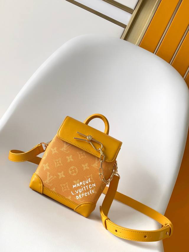 顶级原单 M12655黄 Nano Steamer 手袋M82774 黑花 黑武士系列 本款 Nano Steamer手袋取材Monogram Eclipse帆 顶级原单 M12655黄 Nano Steamer 手袋M82774 黑花 黑武士系列 本款 Nano Steamer手袋取材Monogram Eclipse帆