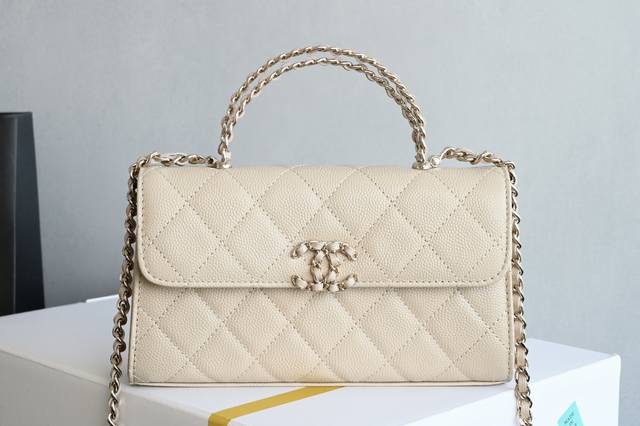 白金版正品级 包装如图现货发售皮穿链手柄手机包回归 ｜级 奶茶色这颗绝对是黑马第一眼看到就深深爱上颜值不必说 直接闭眼入不会错很好打理 也是百搭型实现了单背斜挎