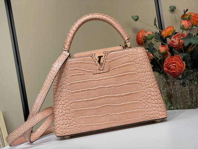 顶级原单复刻独家实拍 Capucines Bb 手袋 M92173 48865 橘色 鳄鱼纹 高贵的鳄鱼皮纹，奢华的山羊皮衬里，闪亮的金属饰件，特有的Capuc