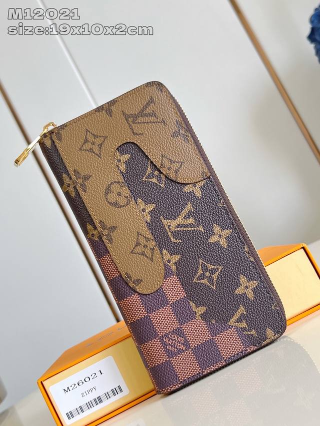 出厂价P 顶级原单 M1 本款Zippy钱夹来自 Monogram Landscape 系列，为 Monogram 帆布表面缝制 Monogram Revers