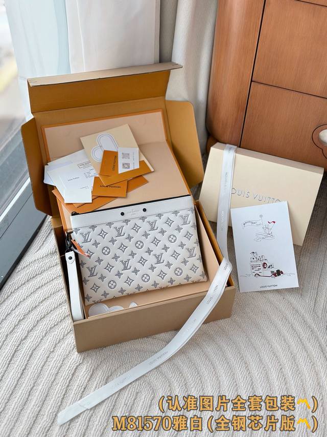 出厂价P M81570 雅白 A级全钢 个性化定制！163变破芯片！ Pochette To-Go、這款尺寸小巧的Pochette To-Go採用Monogra