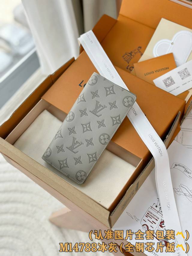 出厂价P M14788 冰灰 A级全钢 个性化定制版！变码芯片、Brazza 钱夹 优雅的外观设计搭配 Monogram Shadow 牛皮革，此款十分柔软的B