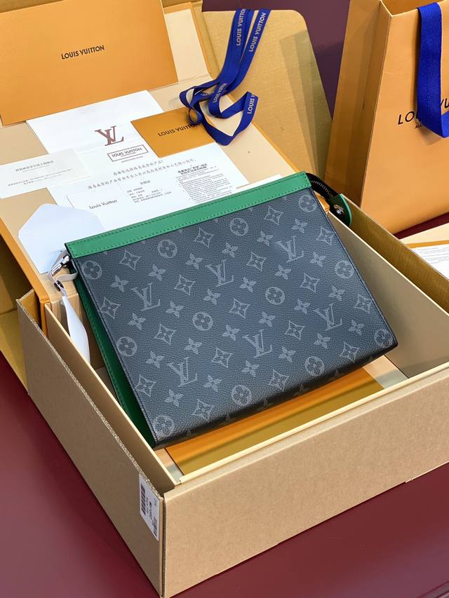 出厂价P 升级版本M26031 黑花绿！芯片版！当季新款 Pochette Voyage 中号手拿包、Pochette Voyage 中号手拿包取材 Monog