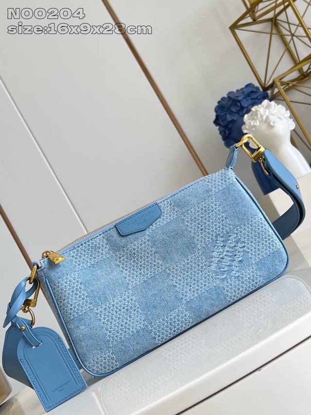 出厂价P 顶级原单 N00204 本款 Pochette Accessoire Xl 手袋取材 Damier Denim 3D 棉质帆布，展现 Pharrell